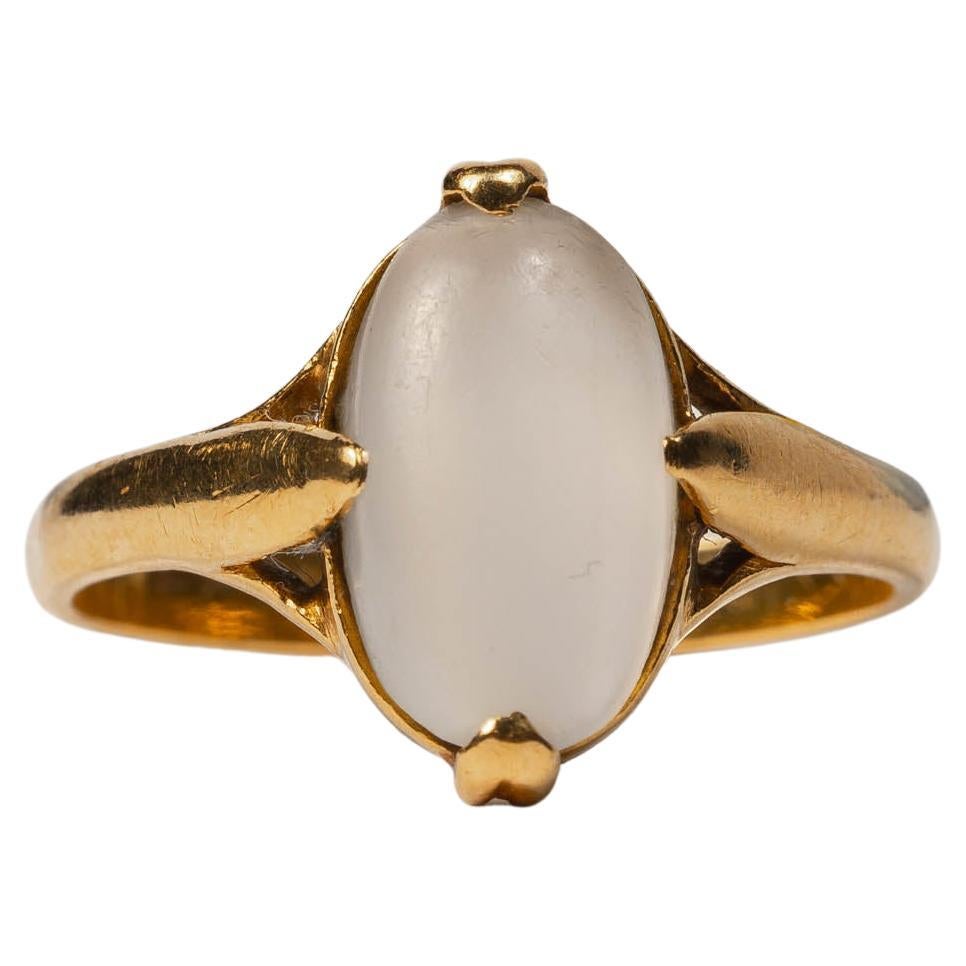 Early 20th century moonstone cabochon ring in a sleek and classy Art Deco style!

A minimalistic, yet captivating gem set with a glowing oval moonstone cabochon. The ring is made of solid and high carat yellow gold and is an excellent investment