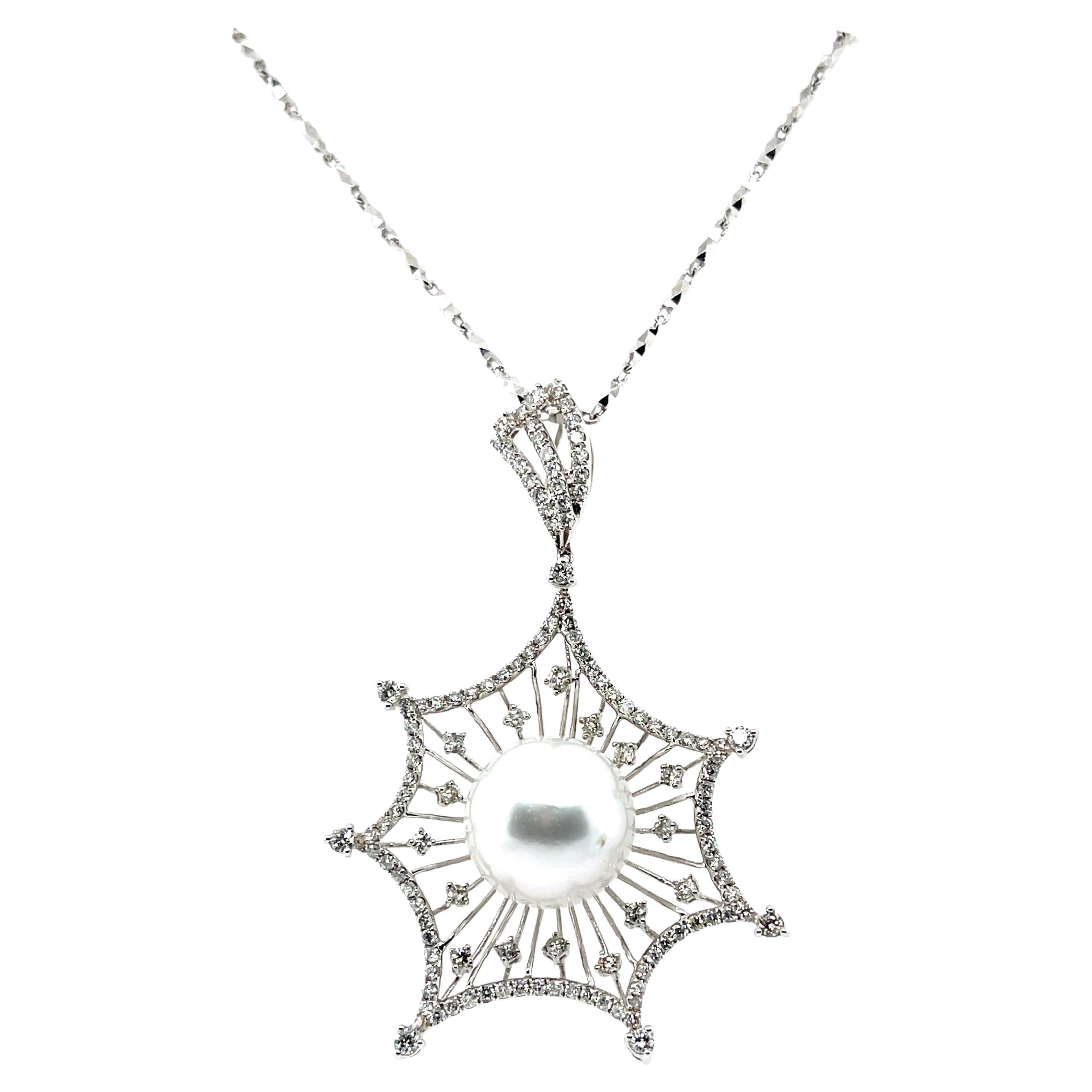 Collier et pendentif en or blanc 18 carats avec diamants et perles