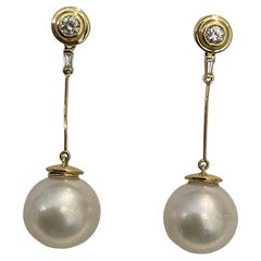 Boucles d'oreilles pendantes en or jaune 18 carats avec perles des mers du Sud et diamants