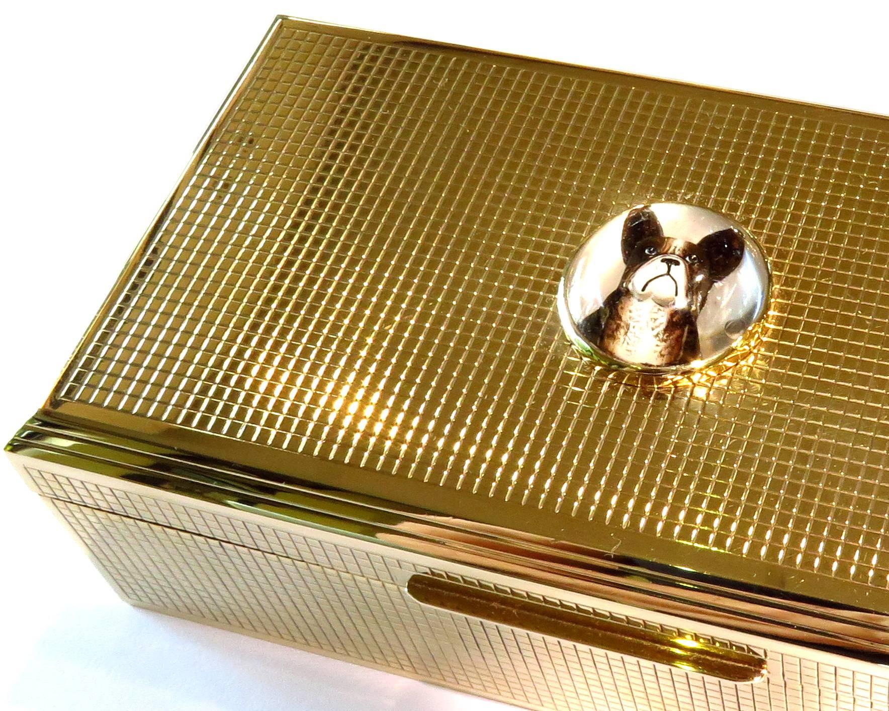 This remarkable 9k box is the best in show. The Essex crystal French Bulldog is such high quality including the depth of the carving and the artistry of it's painting. You can see the depth of the carving in image 6.         
The inside of the box