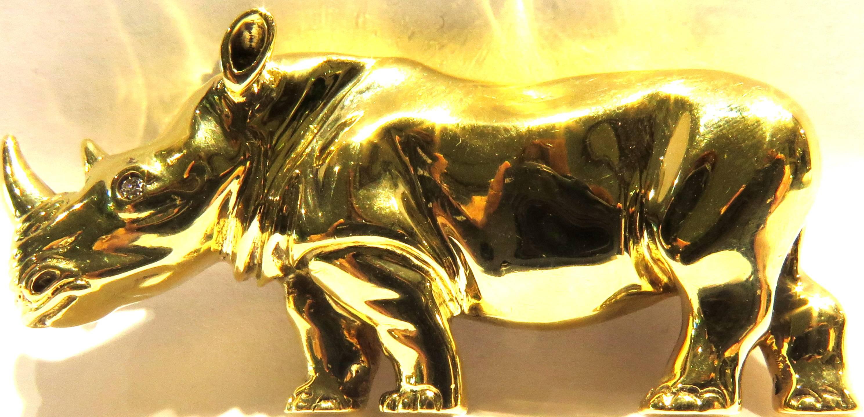 Majestic Diamond Gold Rhinoceros Brooch In Excellent Condition For Sale In Palm Beach, FL