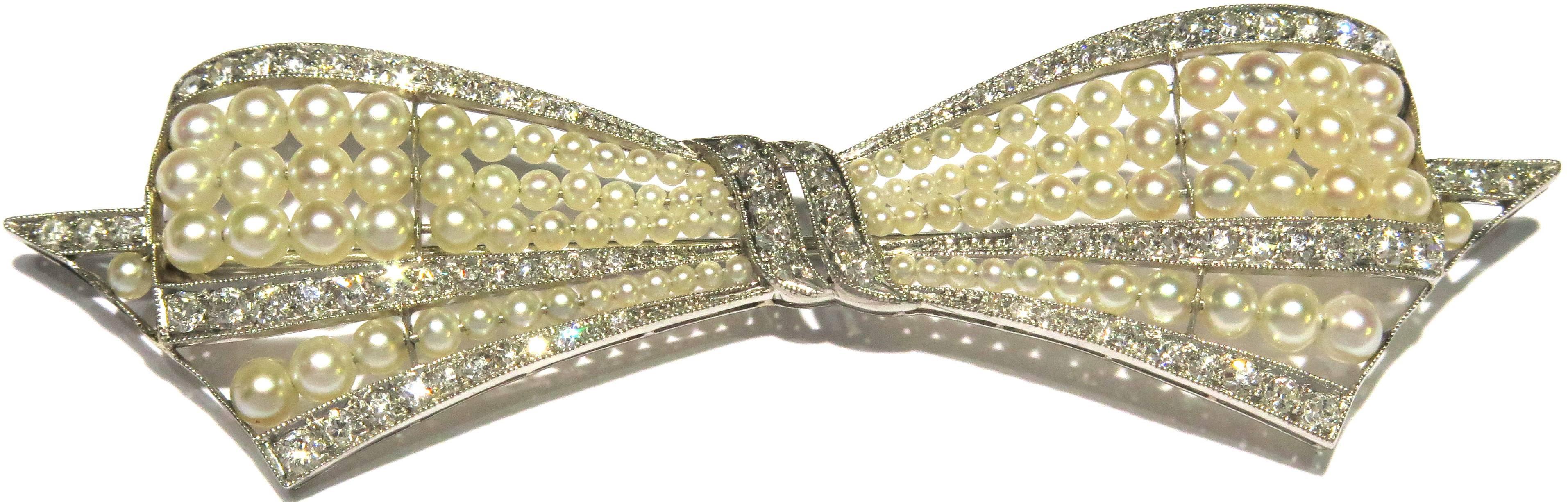 Exquisite Art Deco Natural Pearl Diamond Platinum Bow Pin In Excellent Condition For Sale In Palm Beach, FL