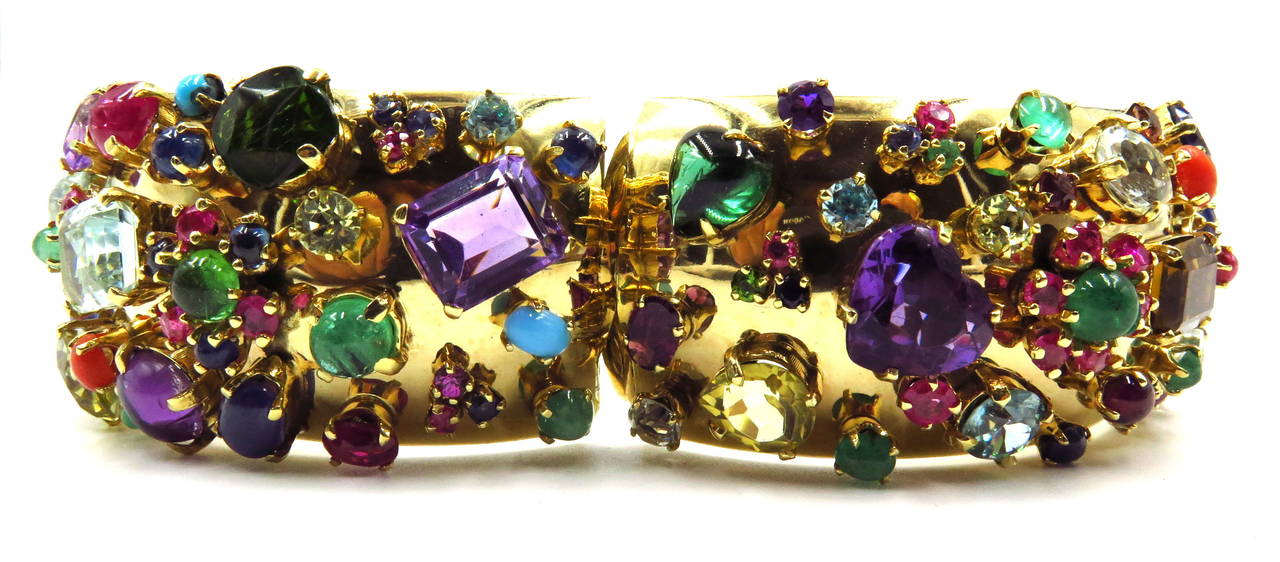 Exquisite Retro Multi Gem Hinged Gold Bangle Bracelet In Excellent Condition In Palm Beach, FL