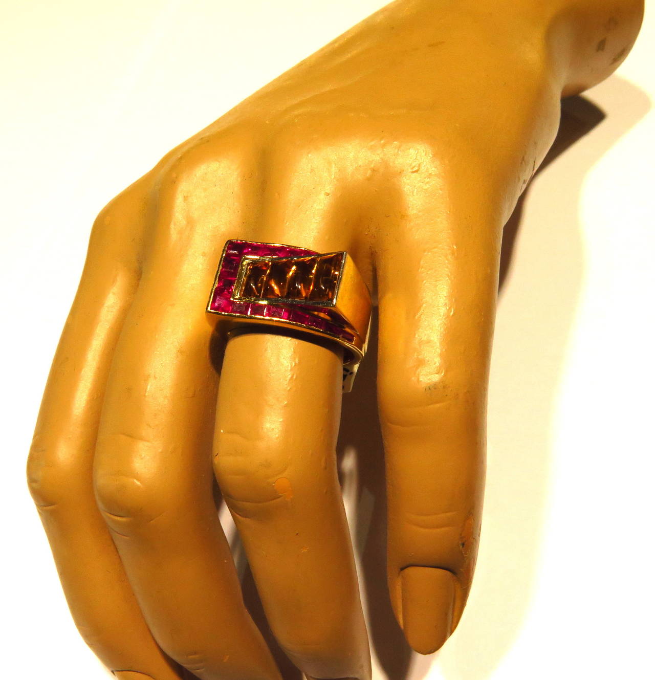 1940s Retro Citrine Ruby Gold Stylized Buckle Motif Ring For Sale 5