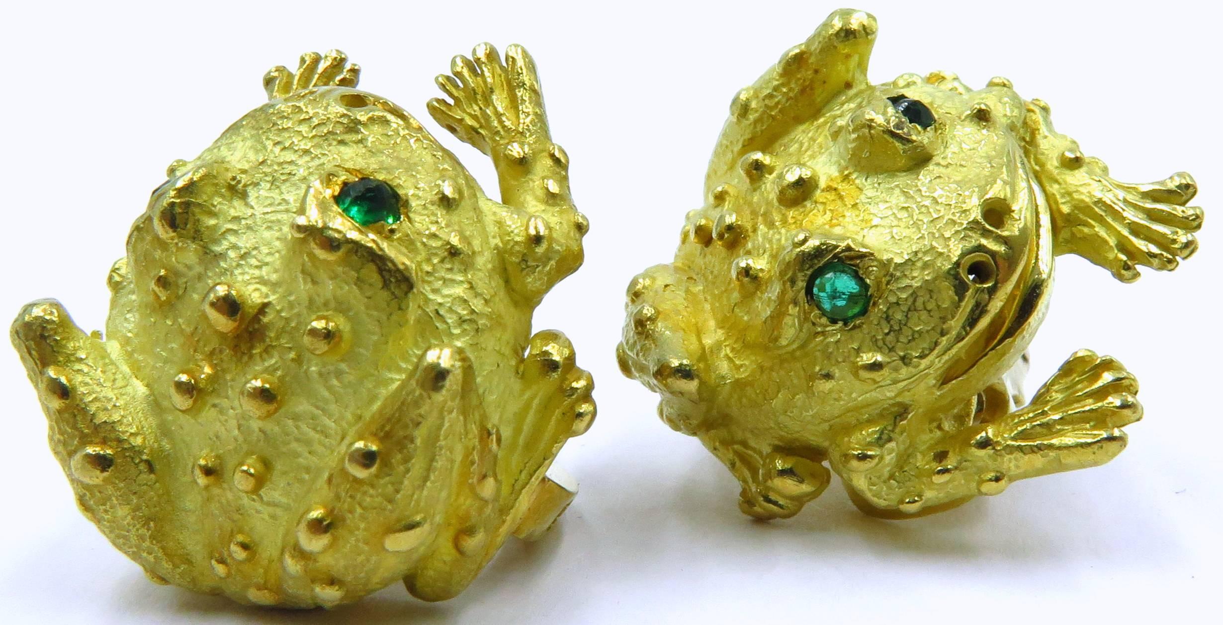 These amazing earrings have so much character!!! They fit so comfortably on the ear. You will never be alone when wearing the little adorable frogs on your ears.
These earrings weigh 20.4 grams
These earrings are 3/4 inch high
These earrings 3/4