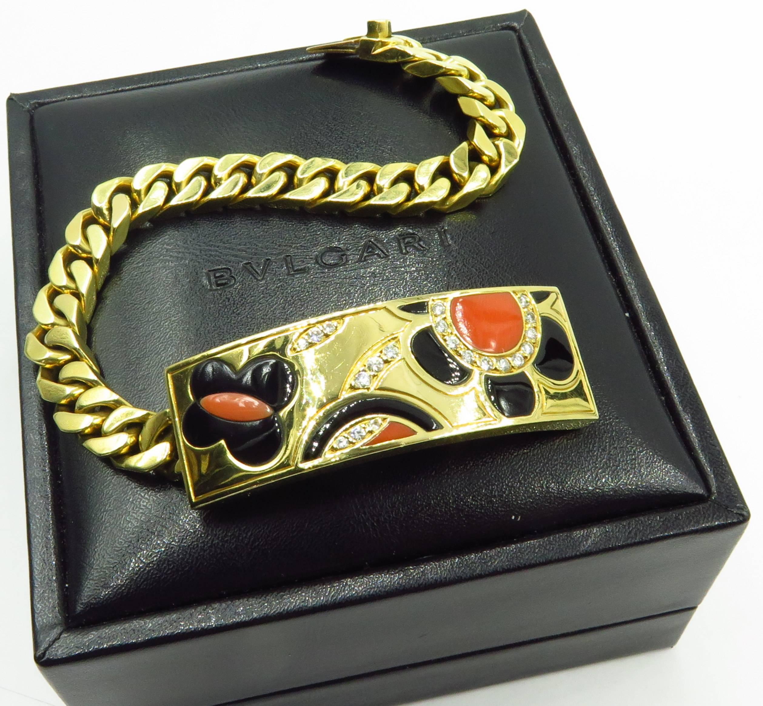 This beautiful Bvlgari 18k gold bracelet is just awesome. With it's inlaid flower motif, butterfly, and flowing lines, it feels like springtime. It is finished with a hidden box link. This is a rare and very hard to find piece from Bvlgari.

This