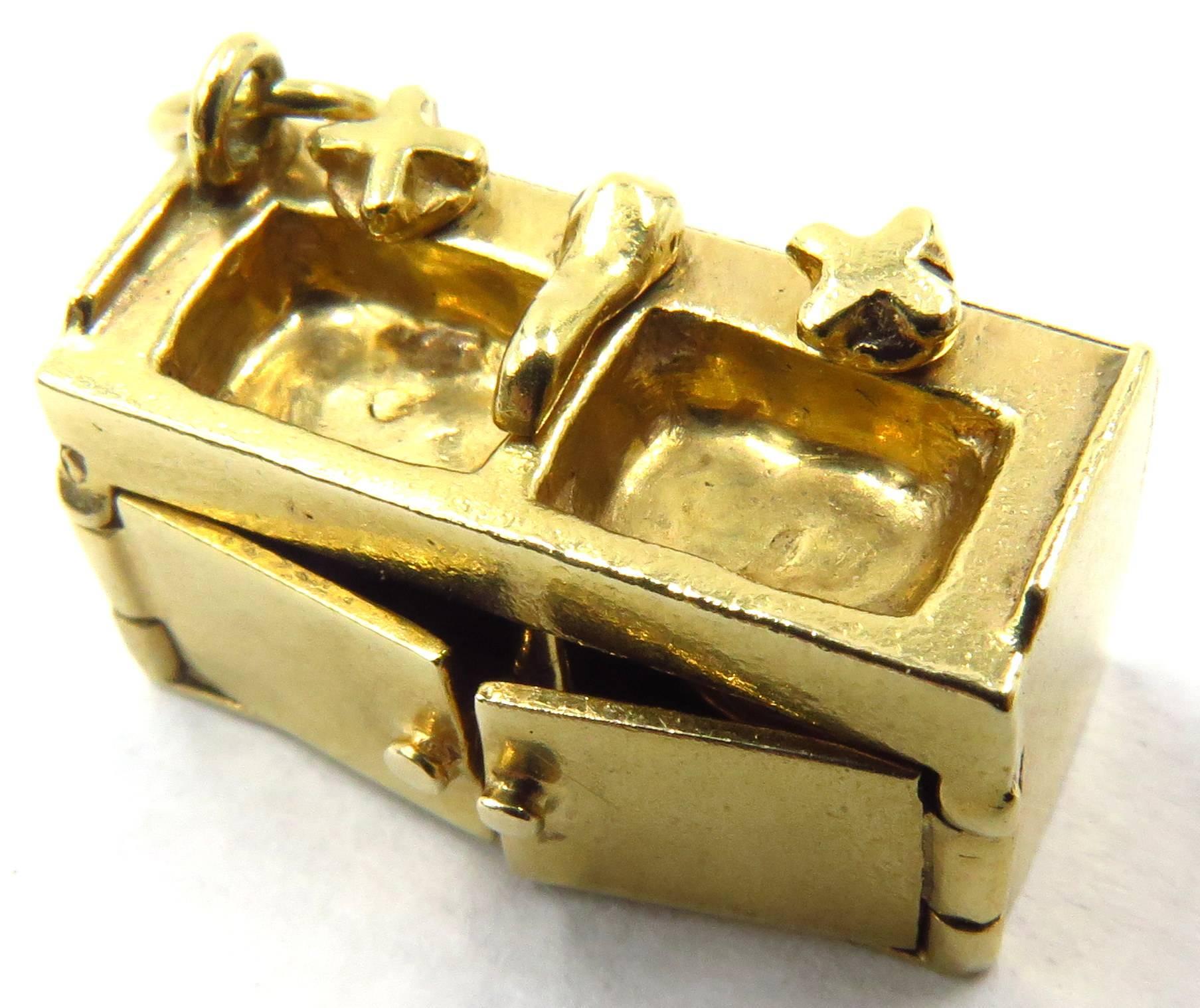 Rare Amazing Kitchen Sink With 5 Movable Parts Gold Charm Pendant 1