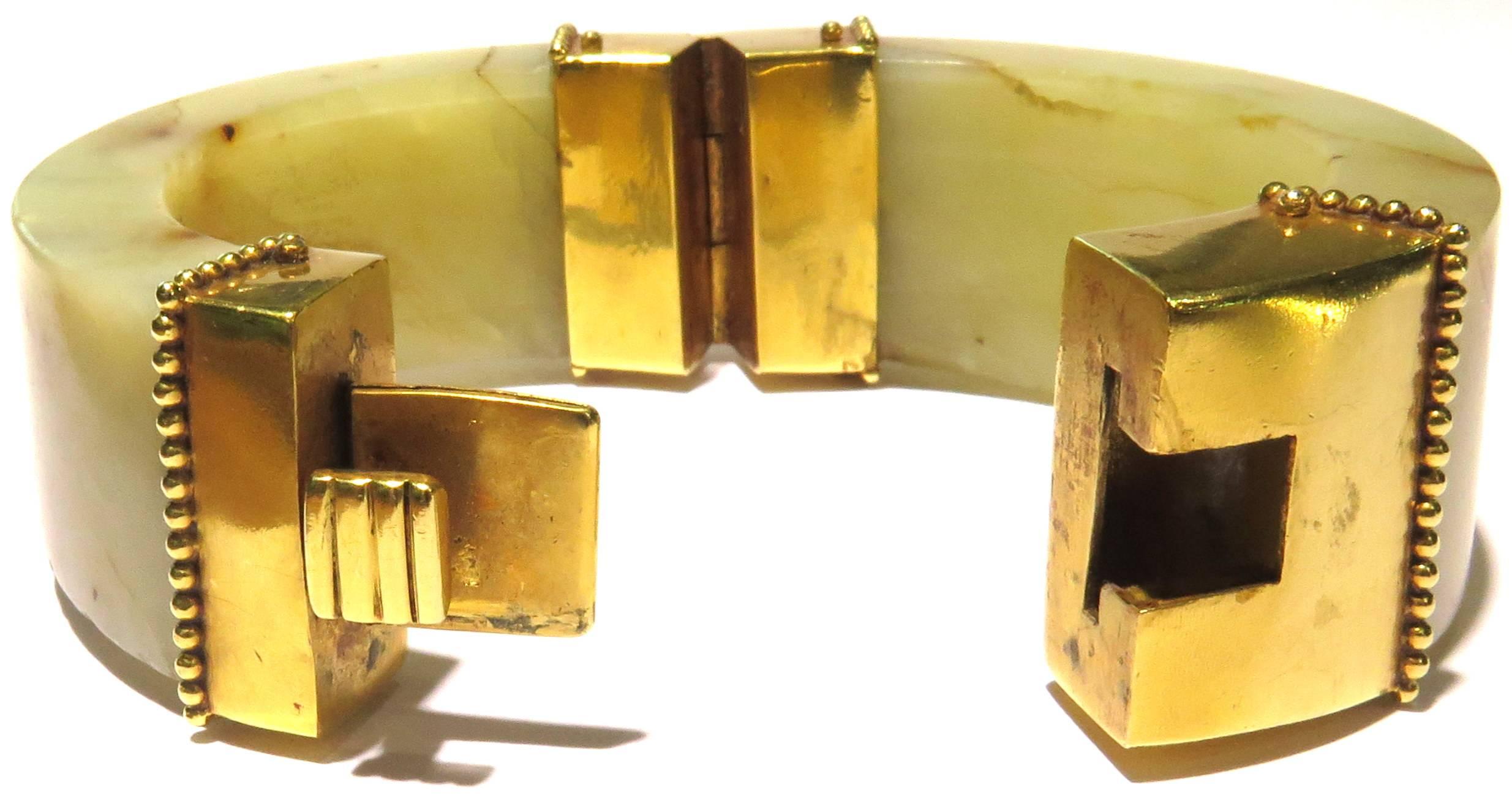 Powerful Edgy Marble High Karat Gold Hinged Bangle Bracelet In Excellent Condition In Palm Beach, FL