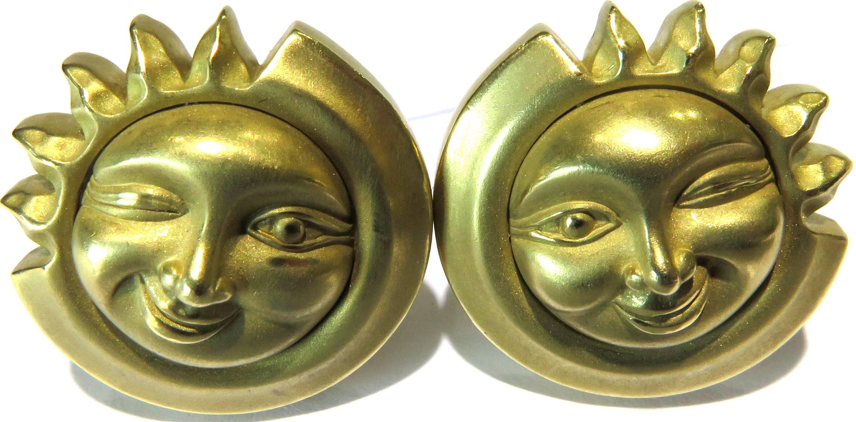 Kieselstein-Cord Classic Large Winking Sun and Moon Gold Earrings In Excellent Condition In Palm Beach, FL