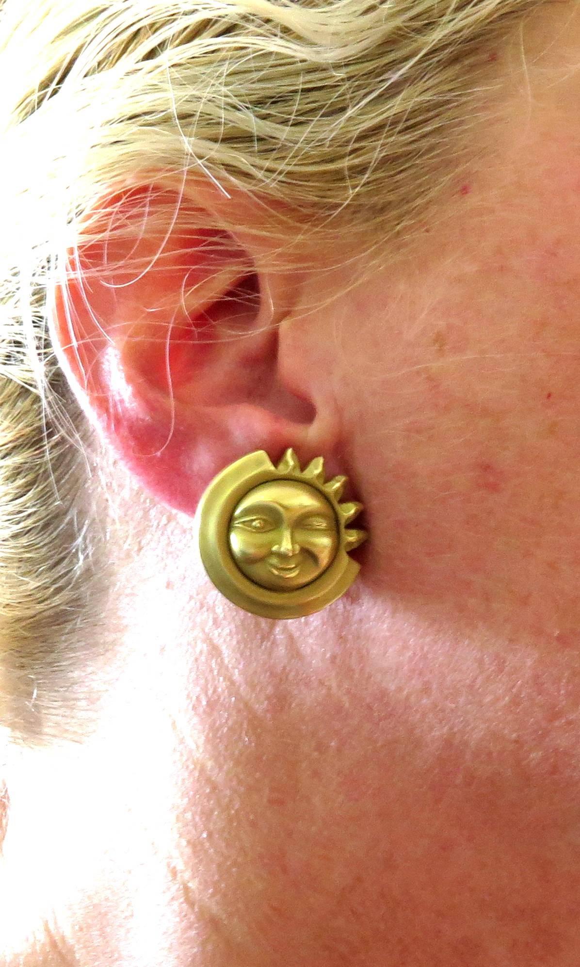 Kieselstein-Cord Classic Large Winking Sun and Moon Gold Earrings 2