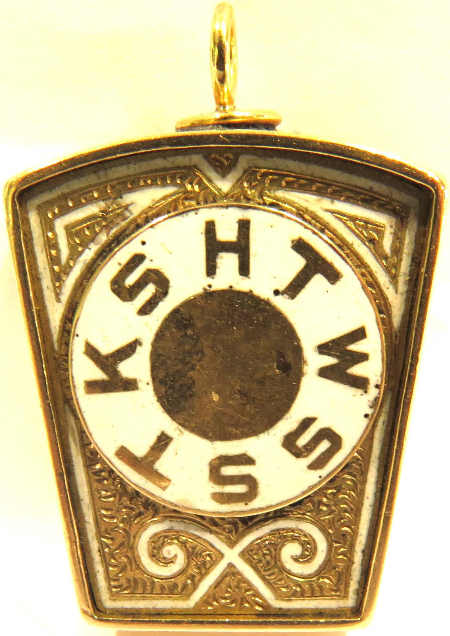 Antique Masonic Enamel Gold Compass Charm Pendant In Excellent Condition For Sale In Palm Beach, FL