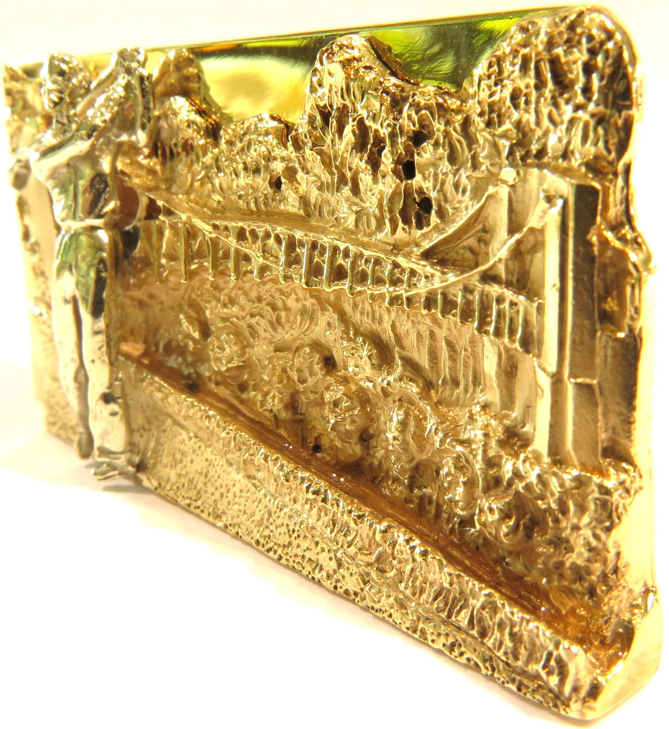 This exquisite Ruser money clip has more crisp detail than most sculptures! It really is a piece of art. The scene is of the iconic bridge at the Bel Air Country Club. This money clip is set in 14k yellow gold background with a 14k white gold