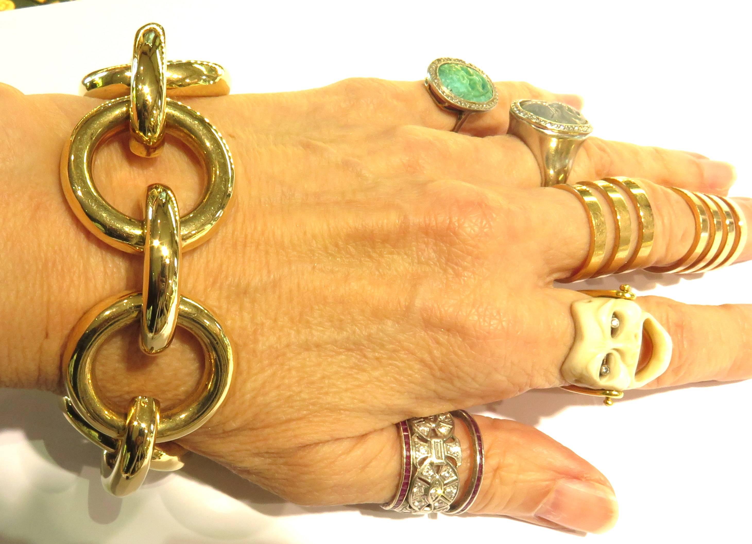 Women's or Men's Circular Oversized Gold Links Bracelet