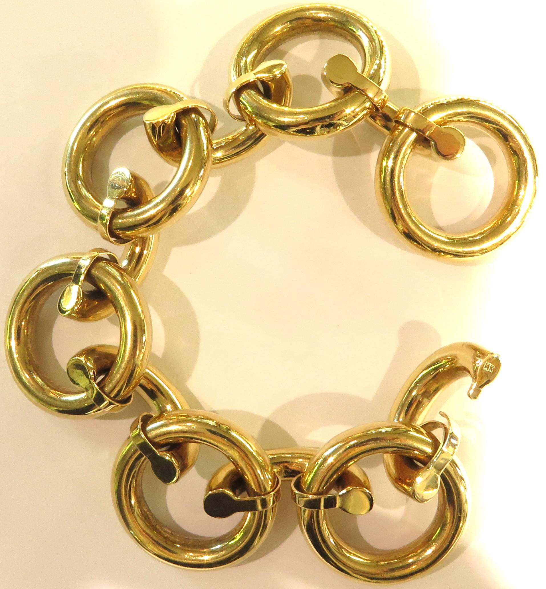 Circular Oversized Gold Links Bracelet 3