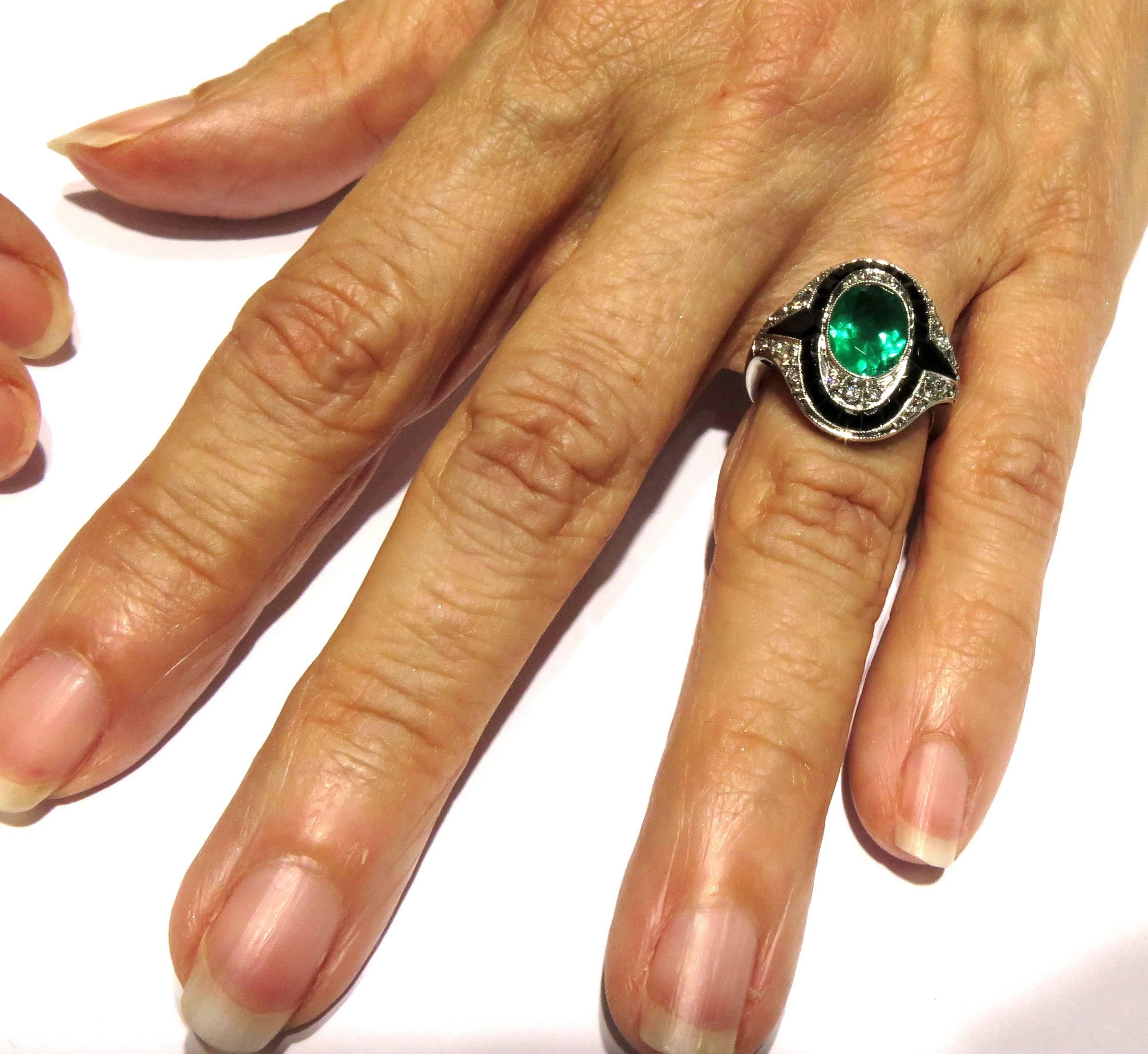 Art Deco Exquisite Emerald Diamond Calibrated Onyx Platinum Ring