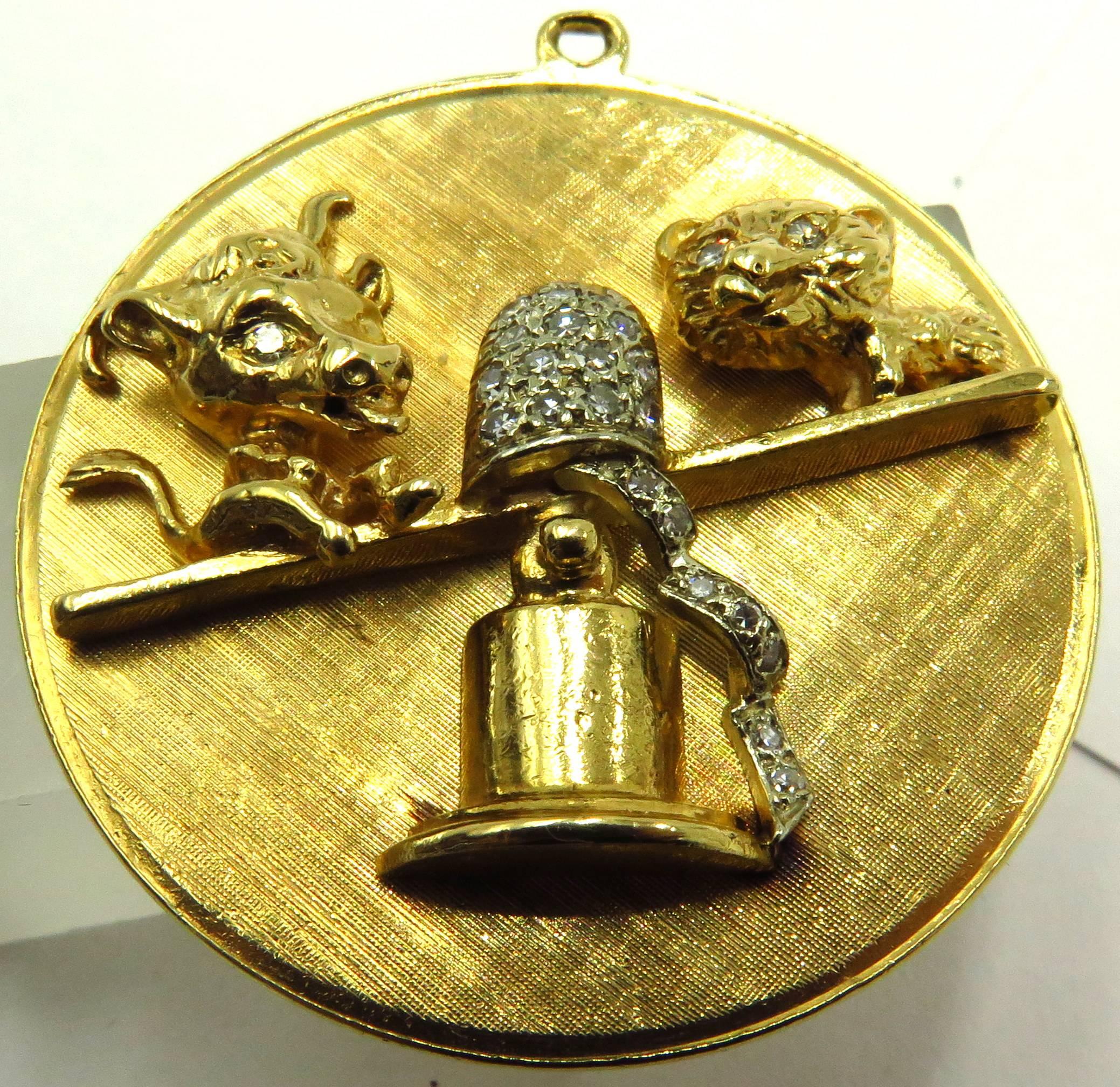 This well articulated large 14k diamond disk charm/pendant has a florentine finish. The bull has 1 diamond eye, flaring nostrils and his tongue is sticking out. The bear has 2 diamond eyes and his tongue is also sticking out. The ticker tape machine