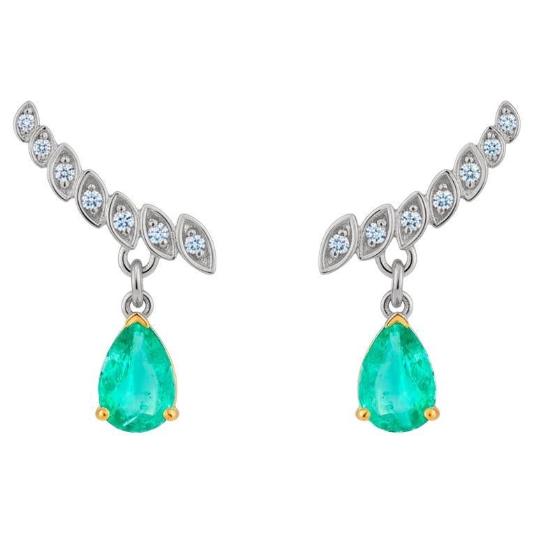 Orecchini a pera con smeraldo. Orecchini con smeraldo e diamanti. in vendita