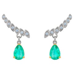 Orecchini a pera con smeraldo. Orecchini con smeraldo e diamanti.