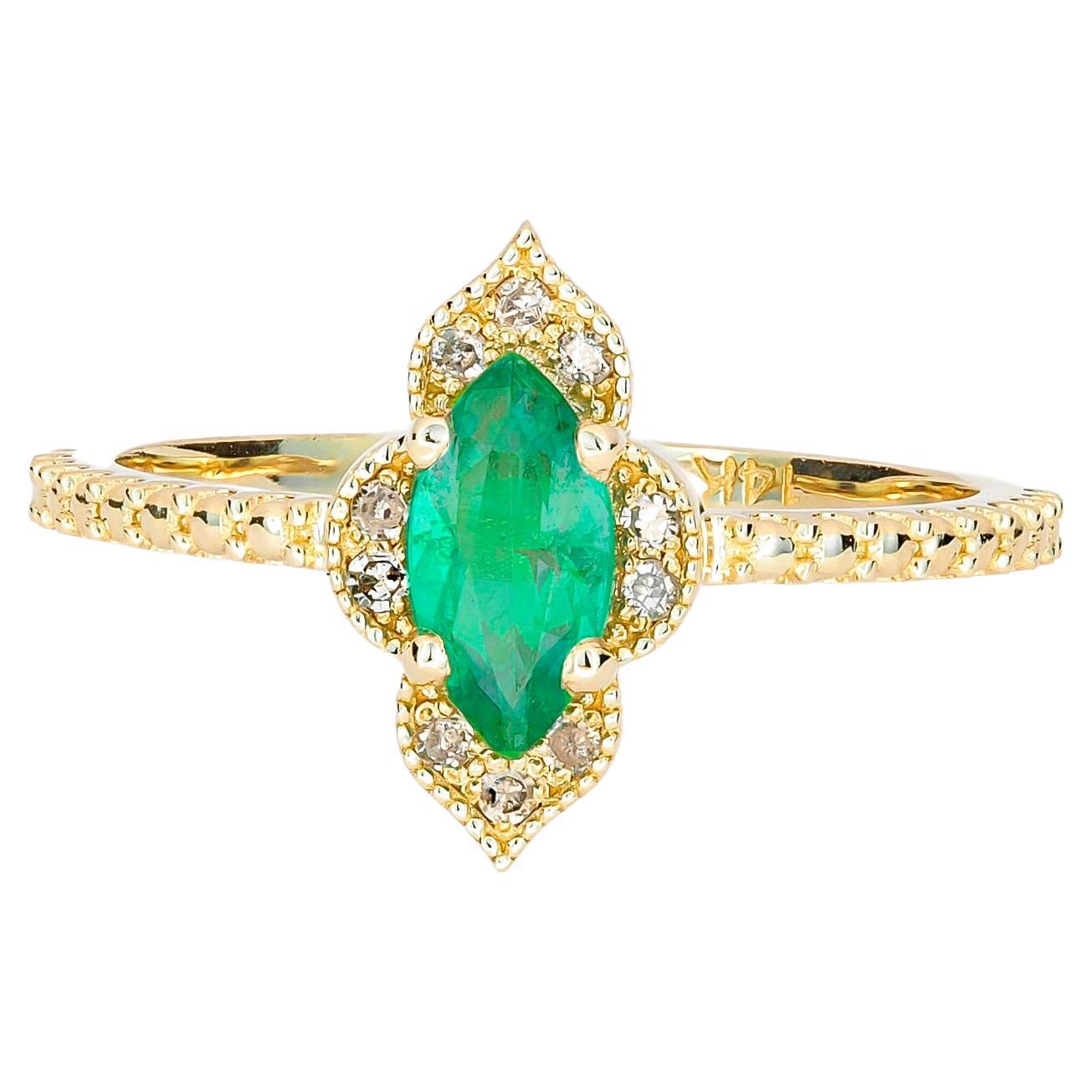 Im Angebot: 14 Karat Gold Ring mit Smaragd im Marquise-Schliff und Diamanten ()