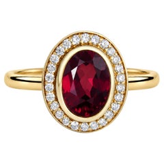 Ring aus 14-karätigem Gold mit ovalem Granat.