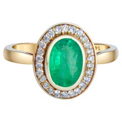 Bague en or 14k, émeraude et diamants.