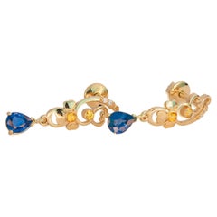 Genuine sapphire earrings studs in 14 kt solid gold. 