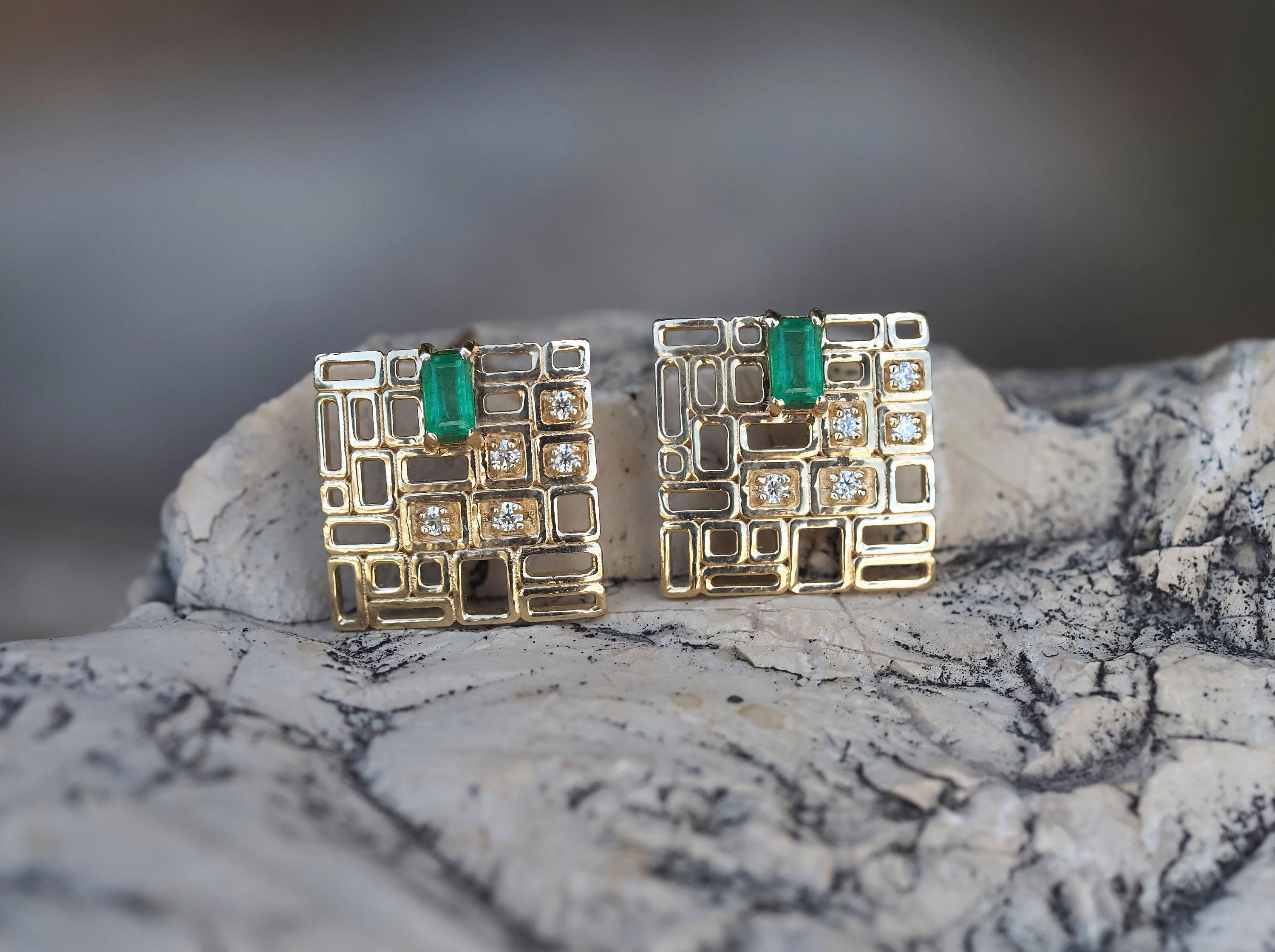 Moderne Boucles d'oreilles baguette émeraude en vente