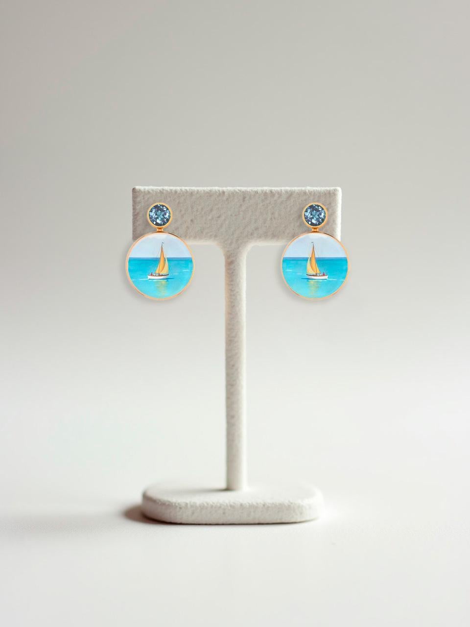 Perlmutt Muschel Ohrstecker mit Topas Meer inspiriert Yacht Zeichnung. Handgefertigte Muschel-Ohrringe mit Topas. Strand-Hochzeits-Braut-Ohrstecker. Perlmutt-Ohrringe für den Strand. Ohrringe mit Muschelfarbe. Tragbare Kunst Ohrringe Ohrstecker.