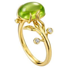 Oval cab peridot ring in 14k gold