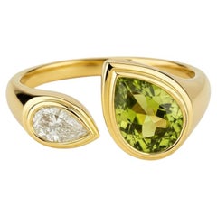 Toi et Moi Gemstone Ring: Peridot and Moissanite