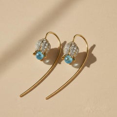 Orecchini in argento e oro a forma di giglio con briolette di topazio