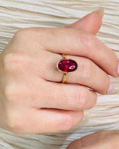 Anello con pietra preziosa ovale in oro 18 carati con motivo Roselle