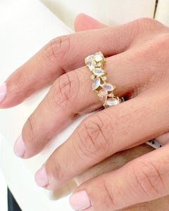 Anello in oro 18 carati con pietra di luna e diamanti taglio marquise
