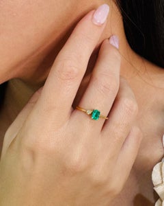 Anello solitario in oro giallo 18 carati con smeraldo e diamante, 0,38 ct, di Tresor