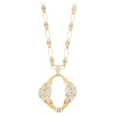 Collier français avec pendentif en or 18 carats orné de diamants et de motifs végétaux