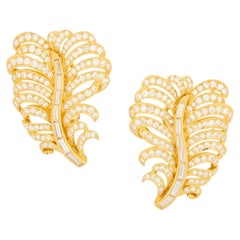 Boucles d'oreilles en or jaune 18 carats en forme de plume, serties de diamants