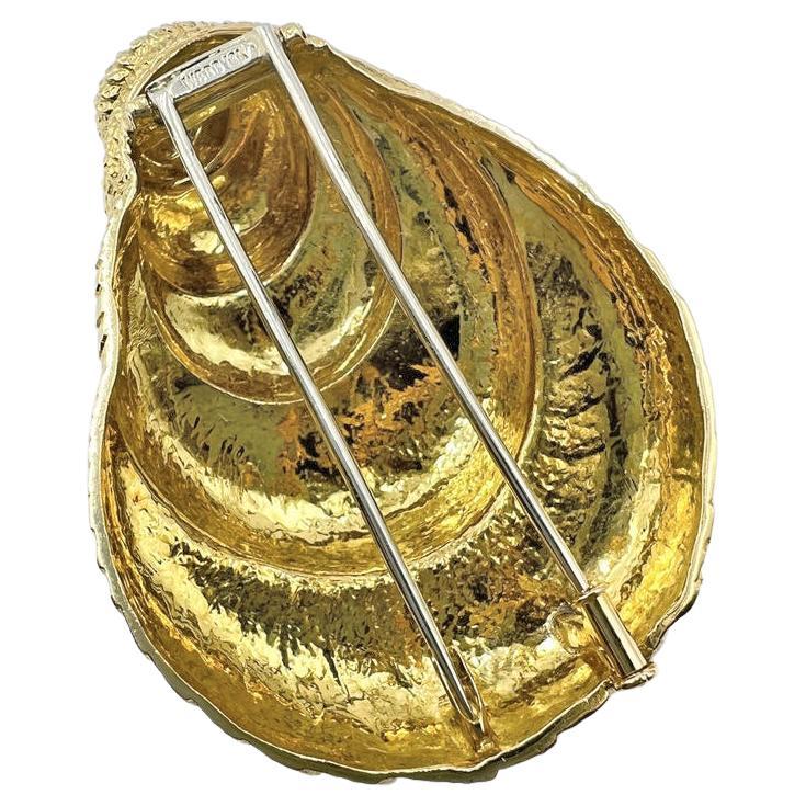 Women's or Men's David Webb 18k Yellow Gold Shell Brooch For Sale