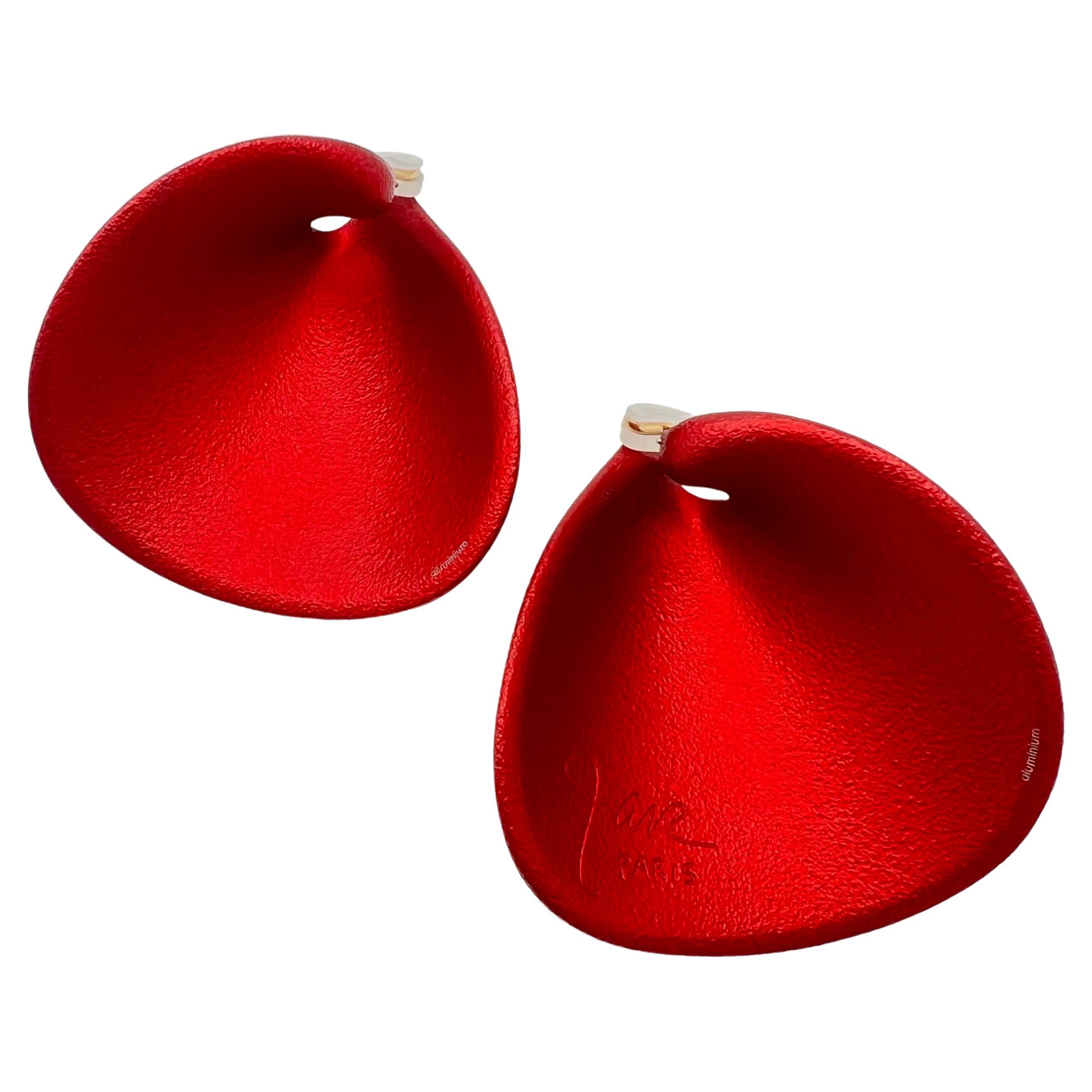 JAR Paris Red Aluminum Gold Voiles Clip Earrings In Excellent Condition For Sale In Palm Beach, FL