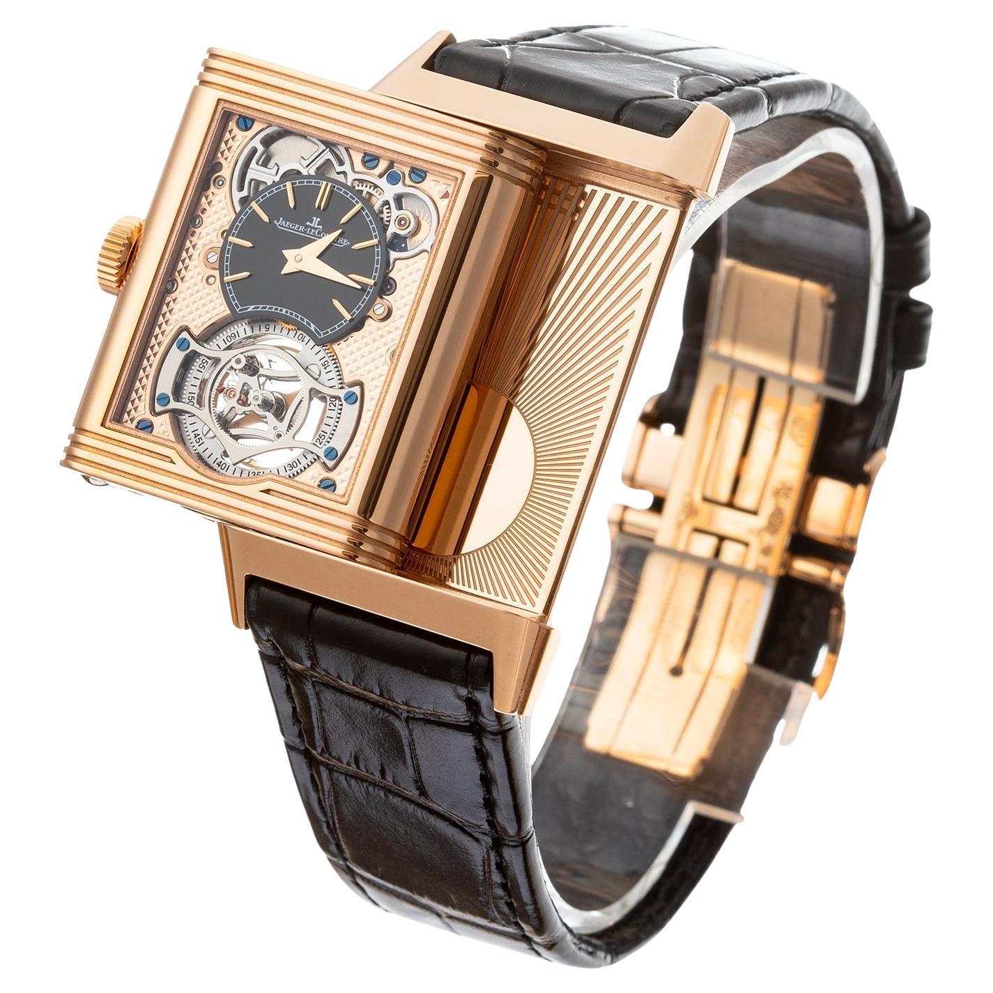 Jaeger-LeCoultre Reverso Tribute Duoface Tourbillon (ref. Q392242J), con movimiento de cuerda manual JLC Calibre 847; esfera frontal plateada y satinada con tourbillon volante a las 6; esfera trasera negra y satinada con segundo huso horario; y caja