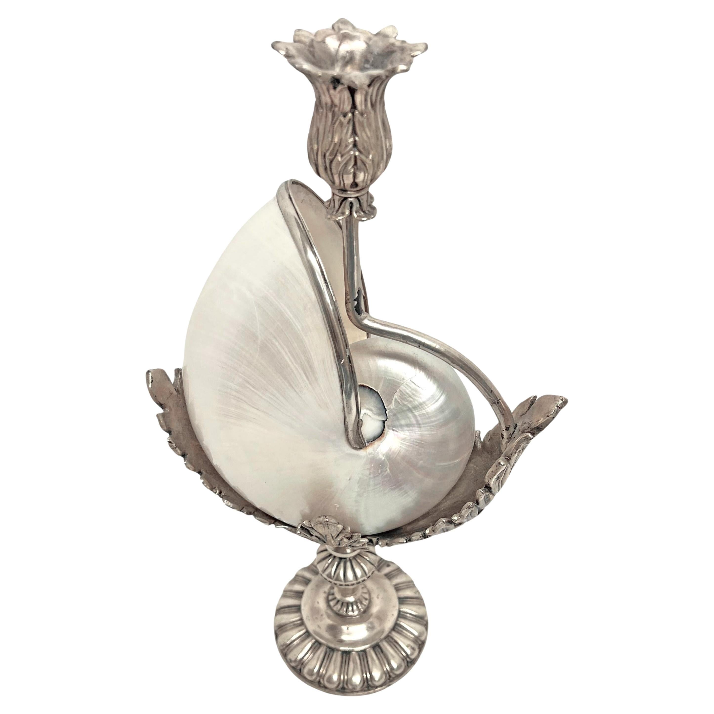 Coppia di candelieri Nautilus Shell placcati in argento In condizioni buone in vendita a Palm Beach, FL
