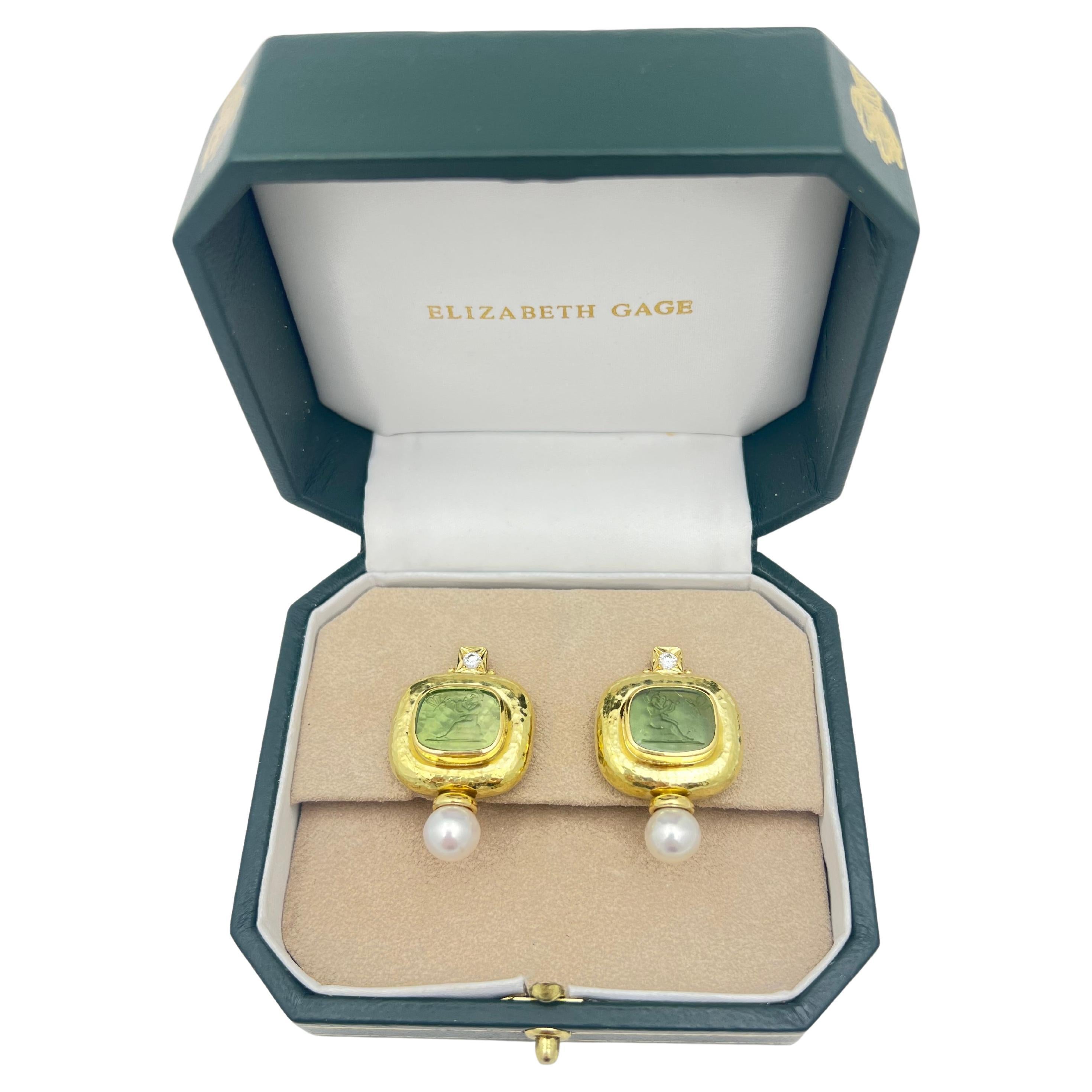 Les boucles d'oreilles clips 