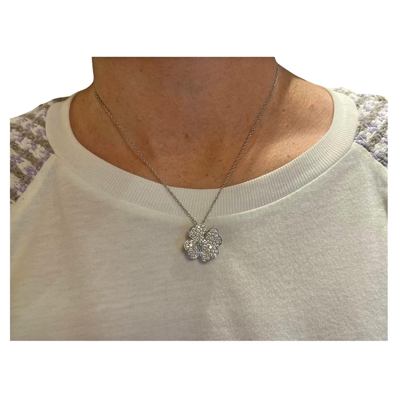 Donna Van Cleef & Arpels - Spilla con ciondolo a forma di piccolo cosmo in oro bianco 18 ct. in vendita