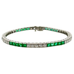 Bracelet en platine avec lignes de diamants et d'émeraudes