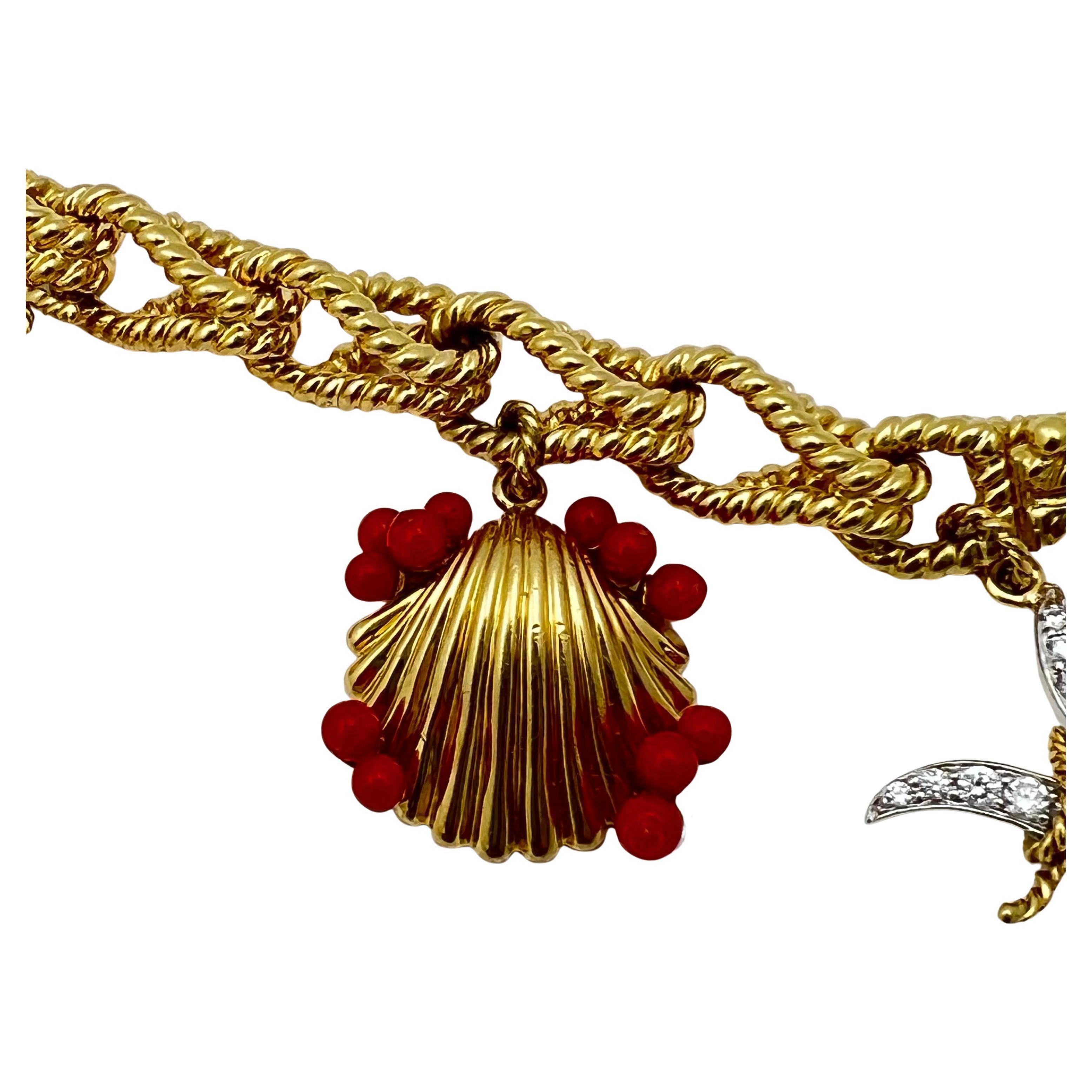 Bracelet à breloques Verdura Icone en or jaune 18 carats, comprenant six breloques, dont
Cœur en quartz rose cabochon, enveloppé d'or ; coquille en or rehaussée de perles de corail rouge naturel ; lettre 