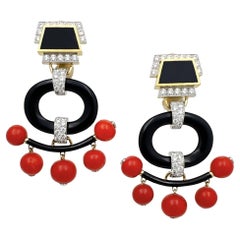 Orecchini a pagoda Webb in oro 18k e platino con corallo e diamanti