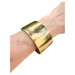 Bracelet rigide large et plat Faraone Mennella en or 18 carats