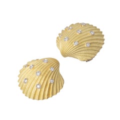 Verdura 18k Yellow Gold Diamond Shell Earrings