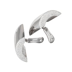Pendientes «Vague» de Vhernier en oro blanco de 18k con diamantes