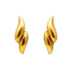 Boucles d'oreilles pendantes Belperron en or jaune 18 carats, motif « Double Wave » et émeraude