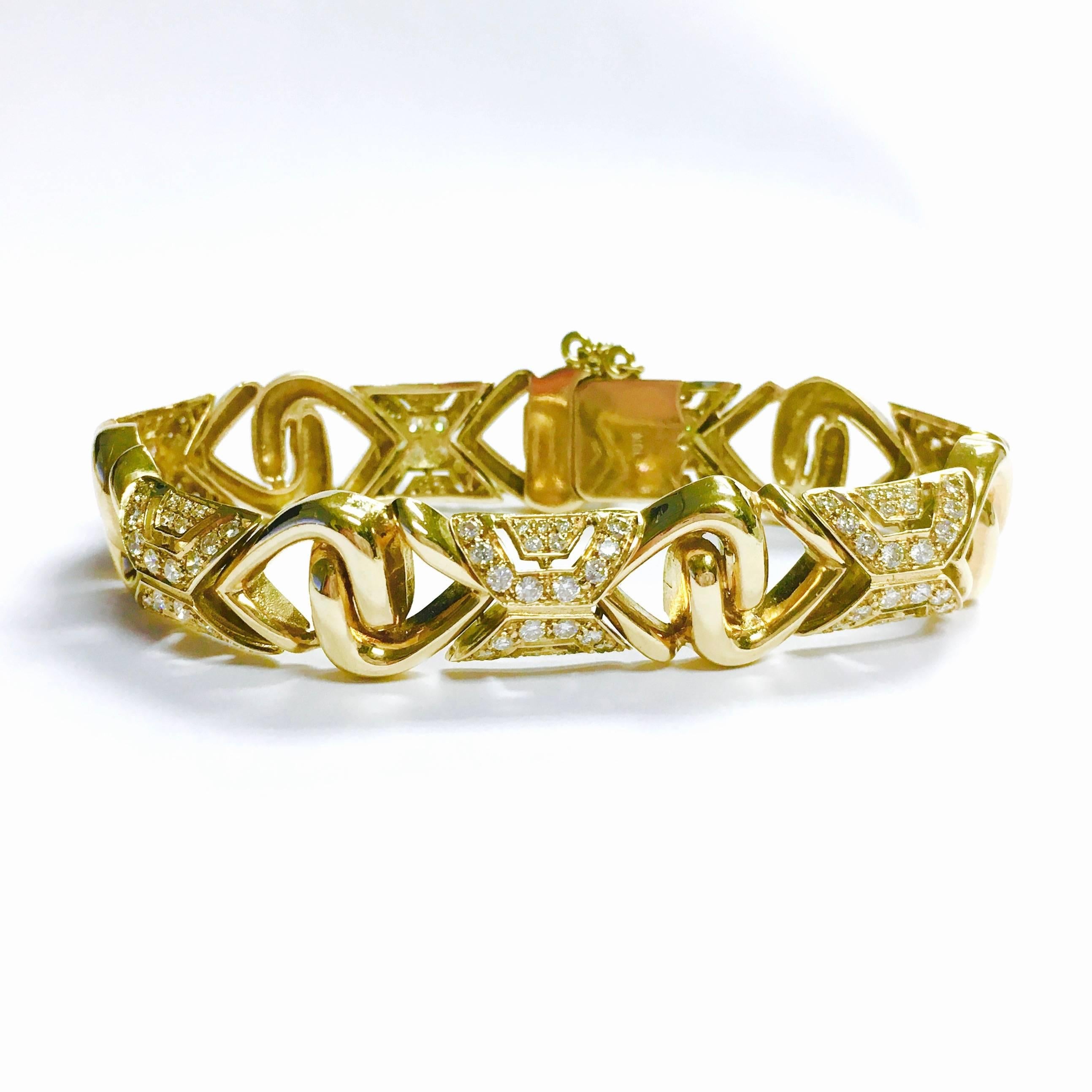 Elegant 5 Carats of Diamonds Yellow Gold Bracelet In Excellent Condition In Agoura Hills, CA